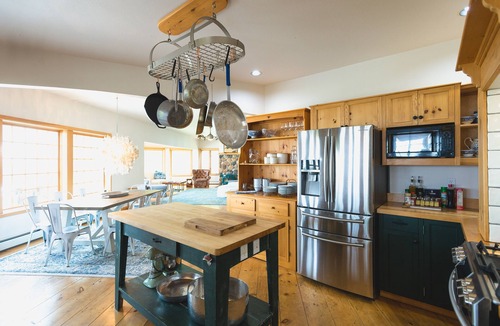Rumely House | Luxury beachfront retreat15 minutes to town