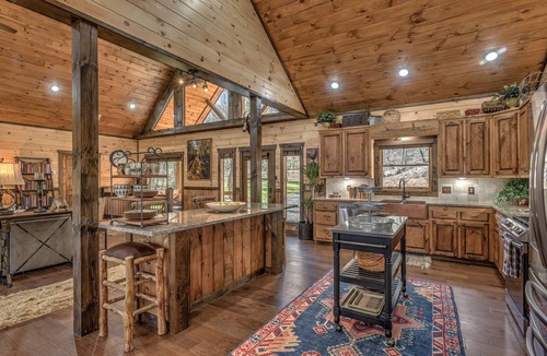 Blue Ridge Cabin | Luxury Cabin-Chic getaway w/hot tub, Gated community, River access, Easy drive