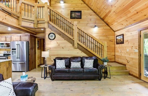 Foxfire Estates Cabin | Luxury Cabin w/Hot Tub & Fire Pit Near Blue Ridge