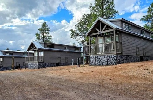 Williams Cabin | Luxury Cabin with Mountain View 2B
