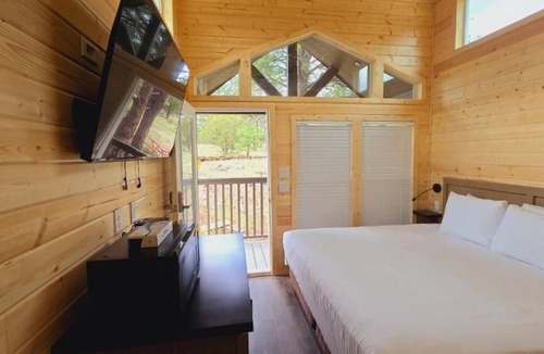 Williams Cabin | Luxury Cabin with Mountain View 4B