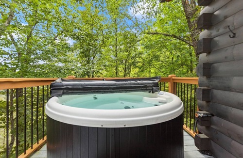 Zoe Cabin | Luxury Cabin with Rustic Elegance