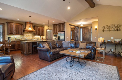 Sunriver Cabin | Luxury Caldera Retreat with Access to Forest House