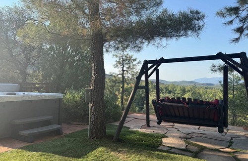 Pine Cabin | Luxury Cliffside Cabin with Hot Tub