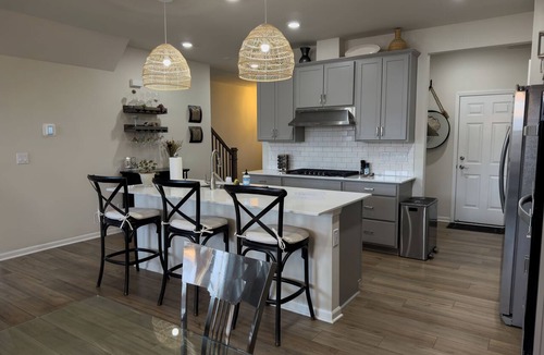 Milford Condo | LUXURY Comfy Condo in Charming Milford