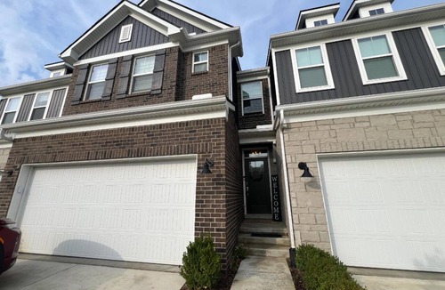 Milford Condo | LUXURY Comfy Condo in Charming Milford