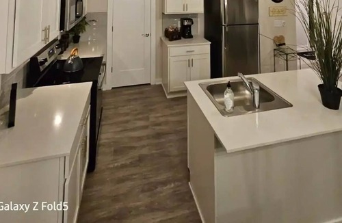 Canton Condo | Luxury Condo in Canton, MI: Enjoy your stay in Comfort, Style, and Convenience.