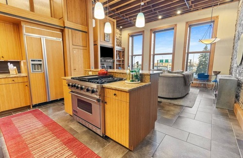 Downtown - Waterfront Condo | Luxury Condo | Paddle North w/Private Sauna & Gym