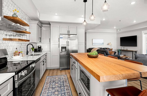 Park Point Condo | Luxury Condo w/Beach Access | Dragestil 717-1