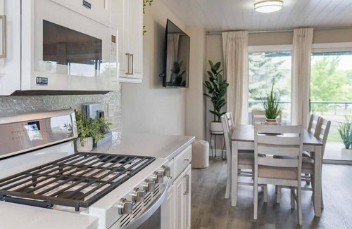 Grand Haven House | Luxury Downtown Condo w/Channel Views!