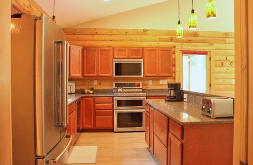 Empire House | Luxury Log Cabin - Walk to Sleeping Bear Sand Dunes
