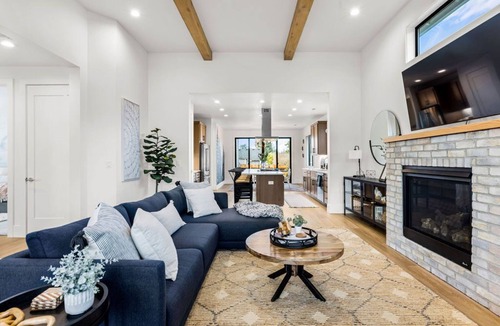 Vancouver House | Luxury Modern Farmhouse near DT