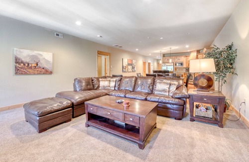 Government Camp Condo | Luxury mountain condo w/shared pool & hot tub, patio, & easy ski access