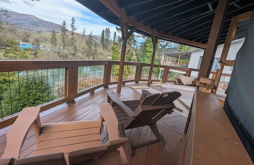 Glide Cabin | Luxury North Umpqua riverside yurt in Glide, Oregon
