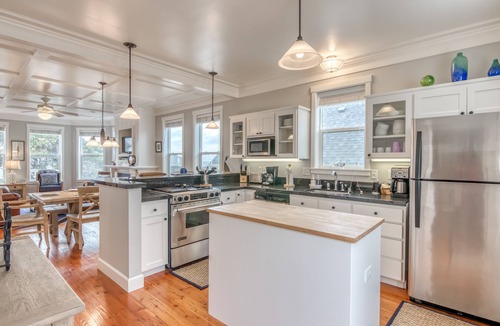 Lincoln Beach House | Luxury Oceanview Townhome Near Beach Access Has Third-Floor King Suite, Hot Tub!