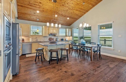Hackberry House | Luxury on the Water - Camp #3