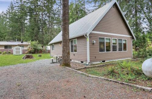 Paradise Estates House | Luxury Rainier Cabin-Sauna-Hot Tub-EV-WiFi