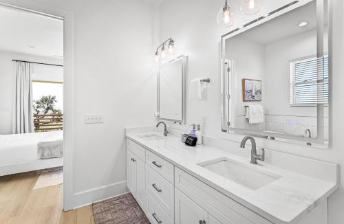 Gulfport House | Luxury Views, Heated Pool, Spa, and Golf Green