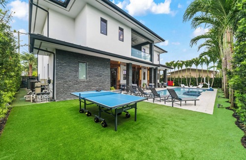 Ludlam House | Luxury Villa w/Heated Pool/Jacuzzi/6BR/Games/Miami