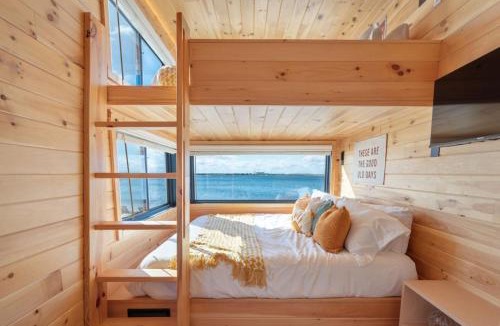 Mary Esther House | Luxury Waterfront Cabin 4