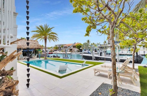 Venetian Shores House | Luxury Waterfront Retreat in Islamorada (28 days)