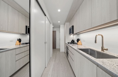 West Loop Hotel | Luxury West Loop Rentals: Modern Suites w/City Views & Resort Amenities
