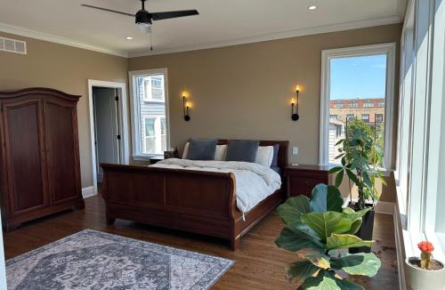 North Center House | Lyons' Suite