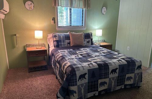 Maggie Valley House | Maggie Valley Cabin - Hot Tub - Spectacular Views - Sleeps 7