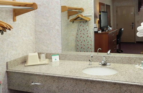 Howell Hotel | Magnuson Hotel Howell