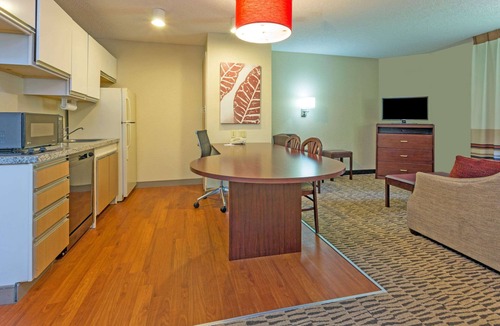 Farmington Hills Hotel | MainStay Suites Detroit Farmington Hills