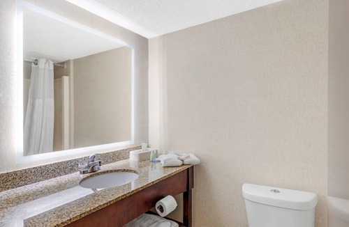 Lansing Hotel | MainStay Suites Lansing West