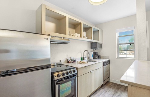 Mobile Hotel | MainStay Suites