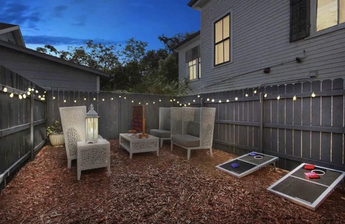 Mid-City House | Maison de Manon, steps to the Street Car