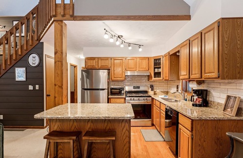 Lake Ann House | Majestic Maple Escapes | Hot Tub | Firepit | Deck | Large Yard