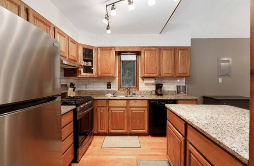 Lake Ann House | Majestic Maple Escapes | Hot Tub | Firepit | Deck | Large Yard