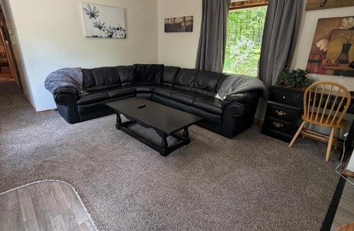 Crandon House | Maple Ridge Trail Side Cabin