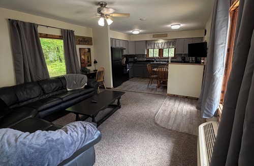 Crandon House | Maple Ridge Trail Side Cabin