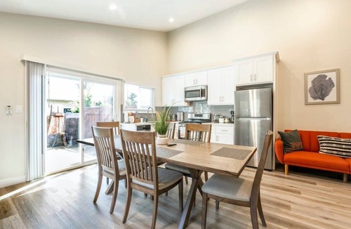 Willow Glen House | Marbella Lane - 6BR Duplex DTWN SJ Laundry P