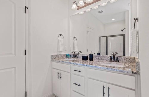 Lake Charles House | Mardi Gras Magic Krew Celebration Cottage - WCN242