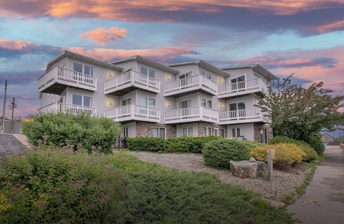 Algoma Condo | Marina-Front Retreat - Steps to Beach, Wine & Water