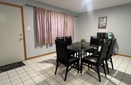 Chinatown House | Marvelous 4-bedroom townhome with Free Parking in vibrant Chicago