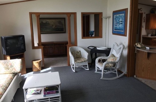 La Pointe House | Mary Ann`s - Lake Superior Access Across Middle Ro