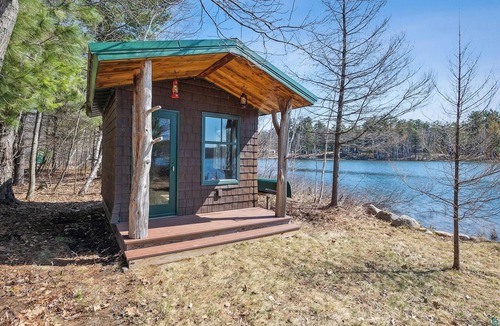 Iron River Cabin | McCarry Lakehouse Peaceful Waterfront Escape