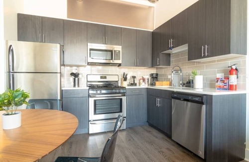 Near South Side Apartment | McCormick 3B/2Ba w optional parking/Up to 8 guests