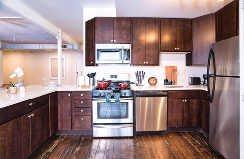 Near South Side Apartment | McCormick 4BR Huge Unit w/Pool Table | Sleeps 11