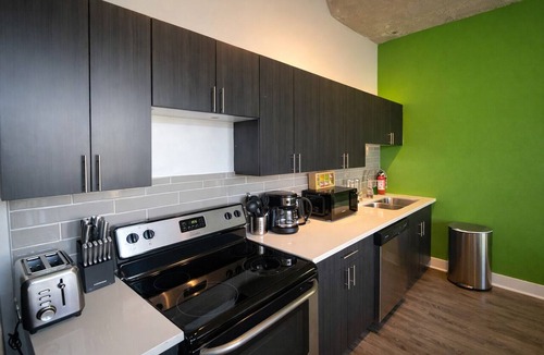 Near South Side Apartment | McCormick Place Studio/Optional parking/sleeps up to 4