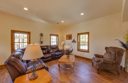 Campbellsport Apartment | 'McJugger’s Loft:' Walk to Lake, Park, Restaurants