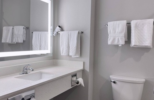 Wills Point Hotel | Merica Inn & Suites