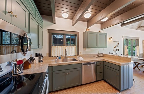 Camp Sherman Cabin | Metolius River Resort Cabin 5 Luxurious cabin on the Metolius River w/fireplace