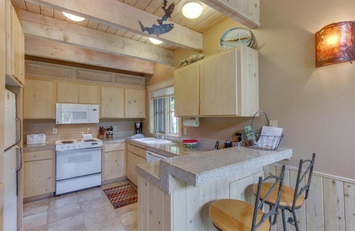Camp Sherman House | Metolius River Resort Cabin #5